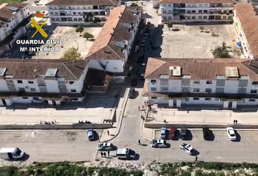 Golpe al tráfico de marihuana | 22 detenidos y 16 puntos de venta desmantelados en Puente Genil