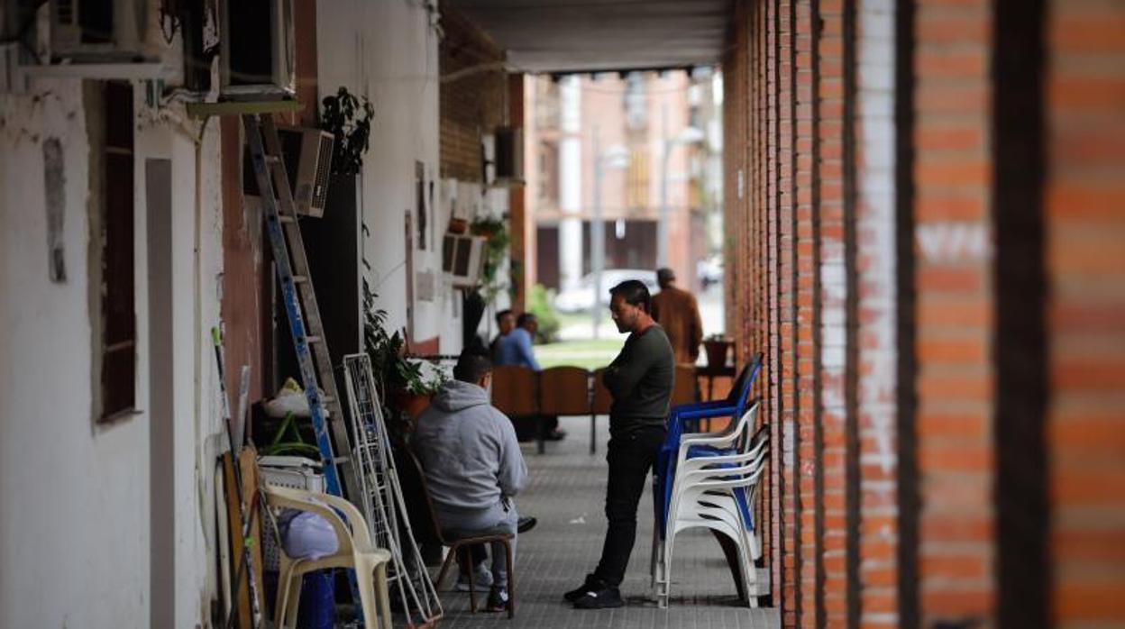 Bajos en el barrio de Las Palmeras, en una imagen tomada la semana pasada