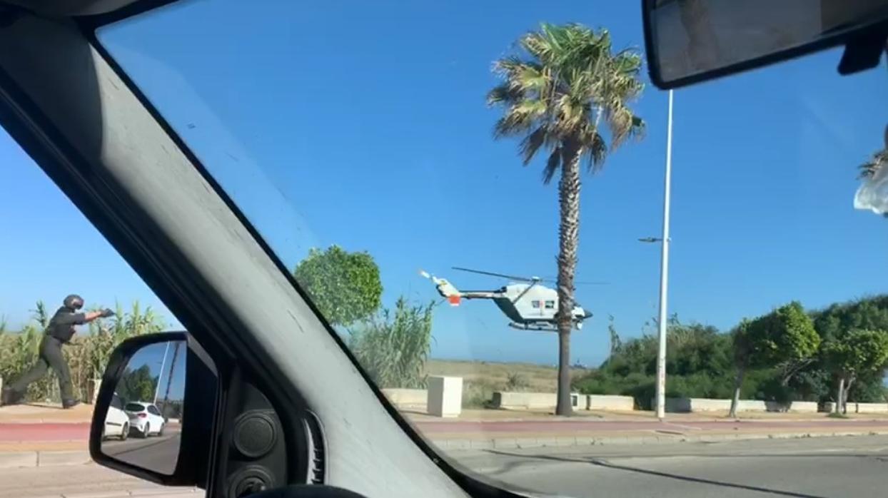 Imágenes de la persecución de película a unos narcos en La Línea de la Concepción