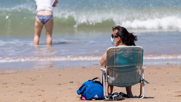 Los andaluces recuperan la libertad para viajar e ir a la playa desde mañana