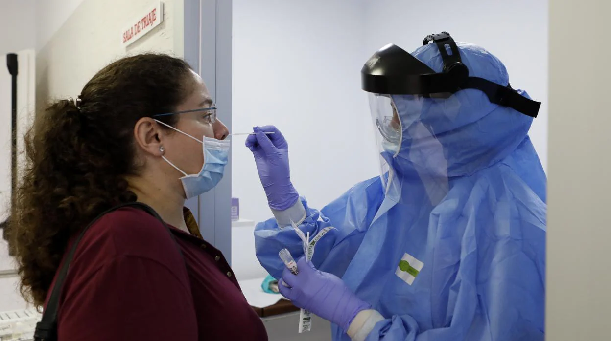 Realización de un test de coronavirus en un hospital de Córdoba