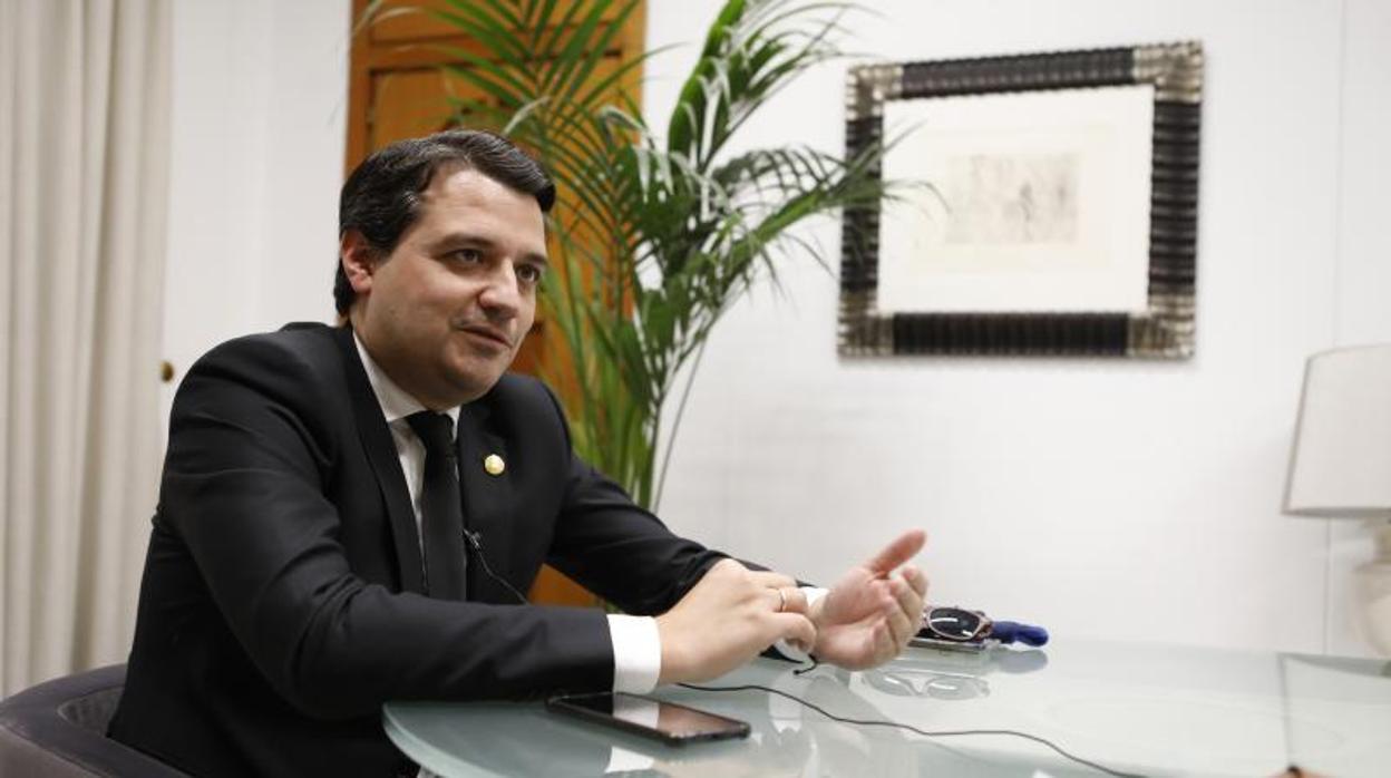 El alcalde, José María Bellido, en su despacho de Capitulares