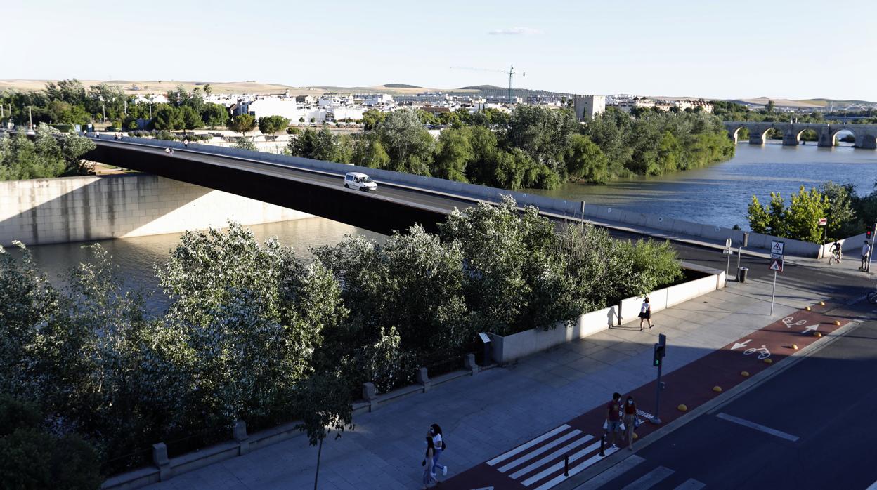 El Guadalquivir a su paso por el puente de Miraflores