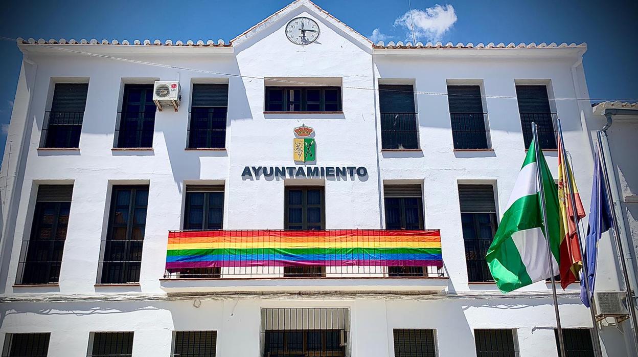 Bandera retirada en el Ayuntamiento de Villanueva de Algaidas