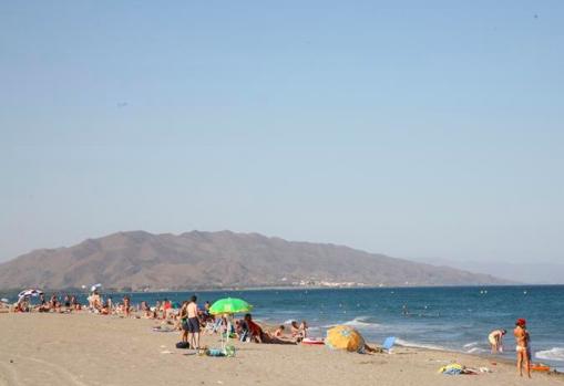 El playazo se encuentra situado a 3 km de Rodalquilar