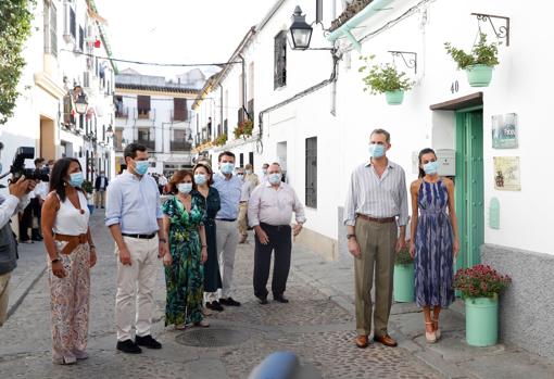 Los Reyes a la entrada del patio número 40 de la calle San Basilio