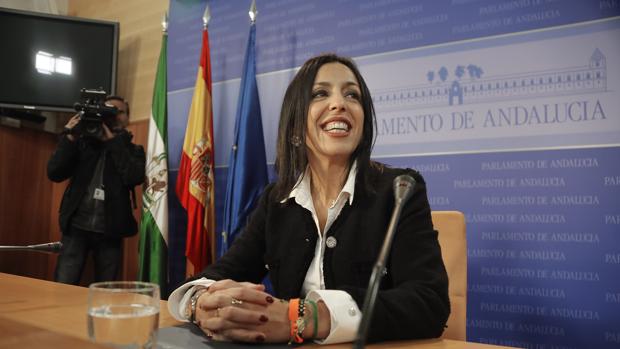 La presidenta del Parlamento andaluz ve «inmoral» que Francisco Serrano no entregue su acta de diputado