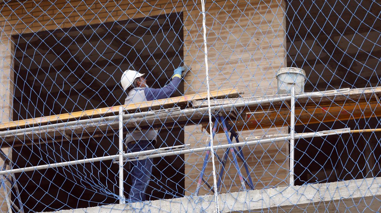 Un operario de la construcción