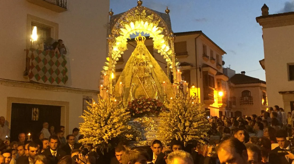 La Virgen de la Sierra, durante su procesión del 8 de septiembre por las calles de Cabra