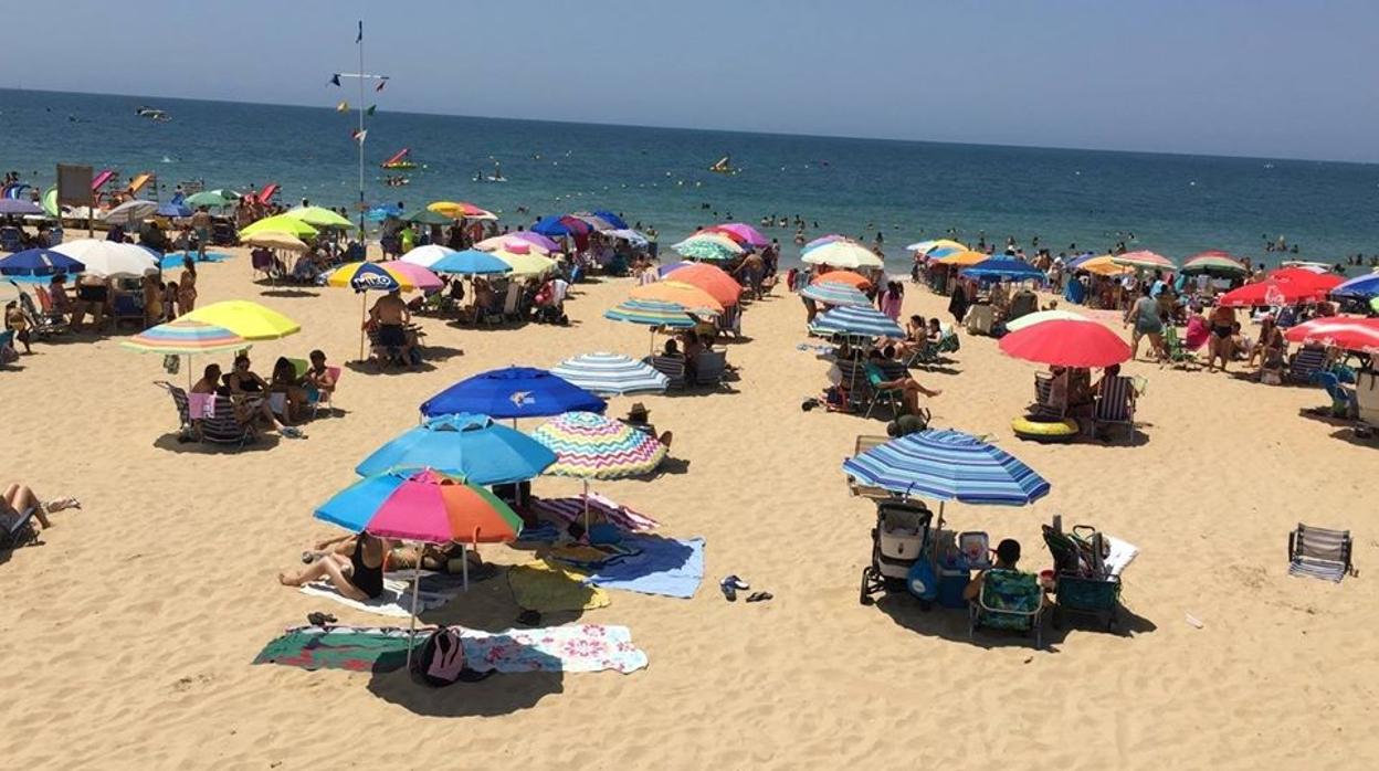 Los usuarios de las playas quedan alineados configurando líneas imaginarias