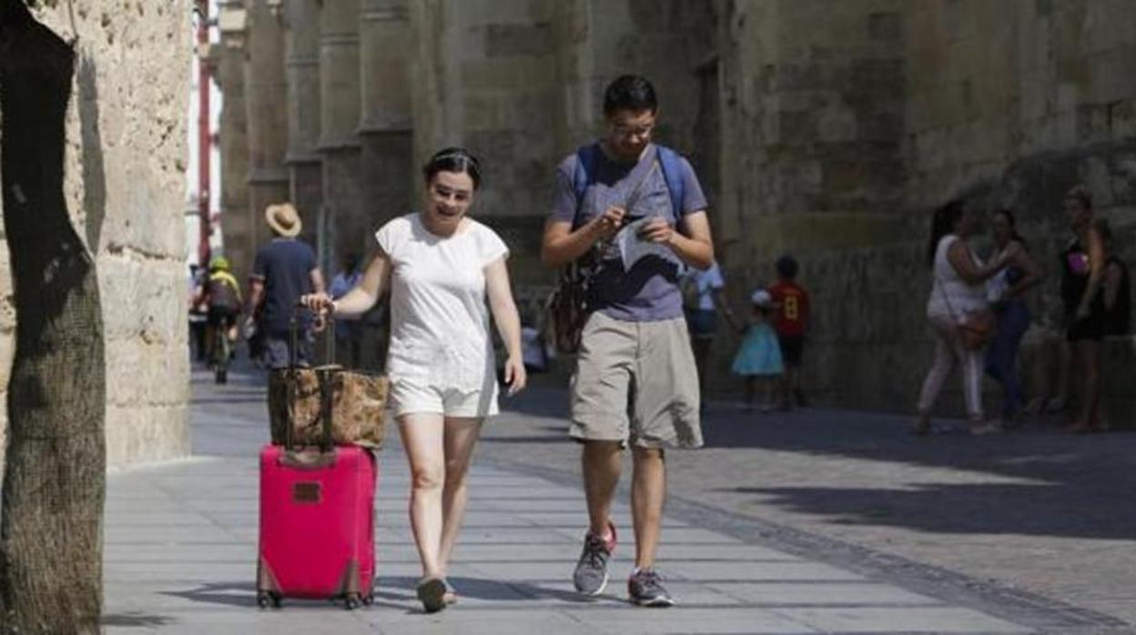 Turistas por el centro de Sevilla