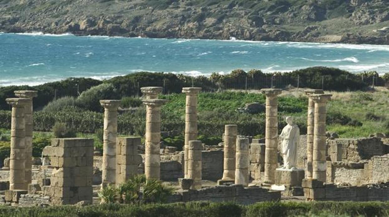 Ruinas de Baelo Claudia frente al mar