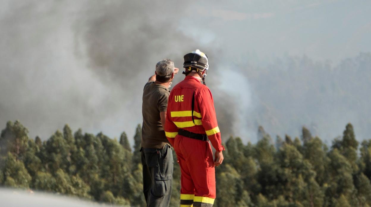 Los retenes de la UME refrescan una loma