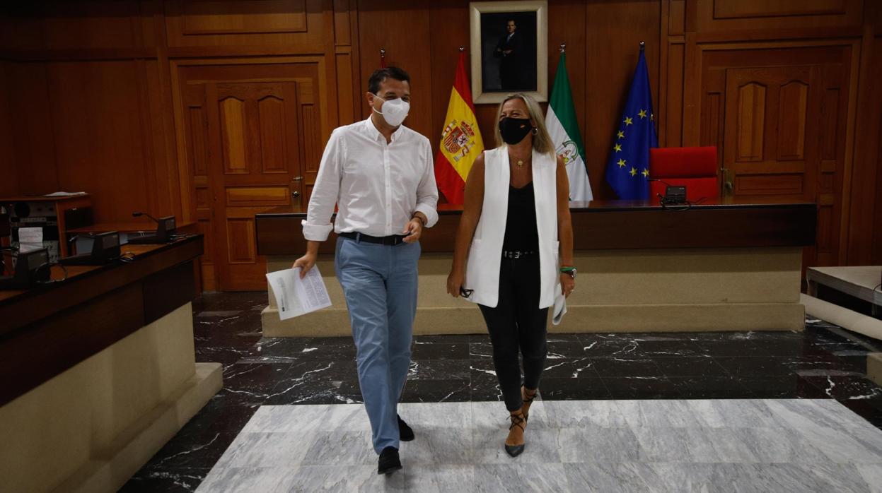 José María Bellido e Isabel Albás, durante una comparecencia reciente en el Ayuntamiento de Córdoba