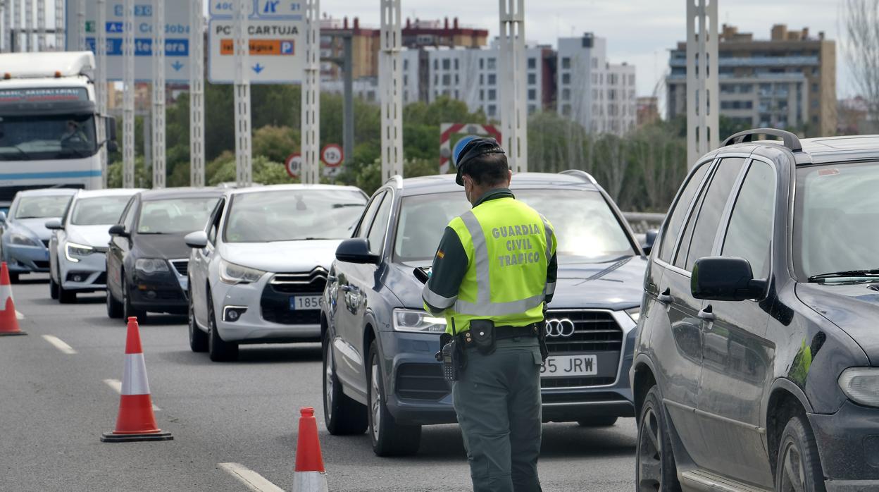 La Guardia Civil realiza un control en Sevilla