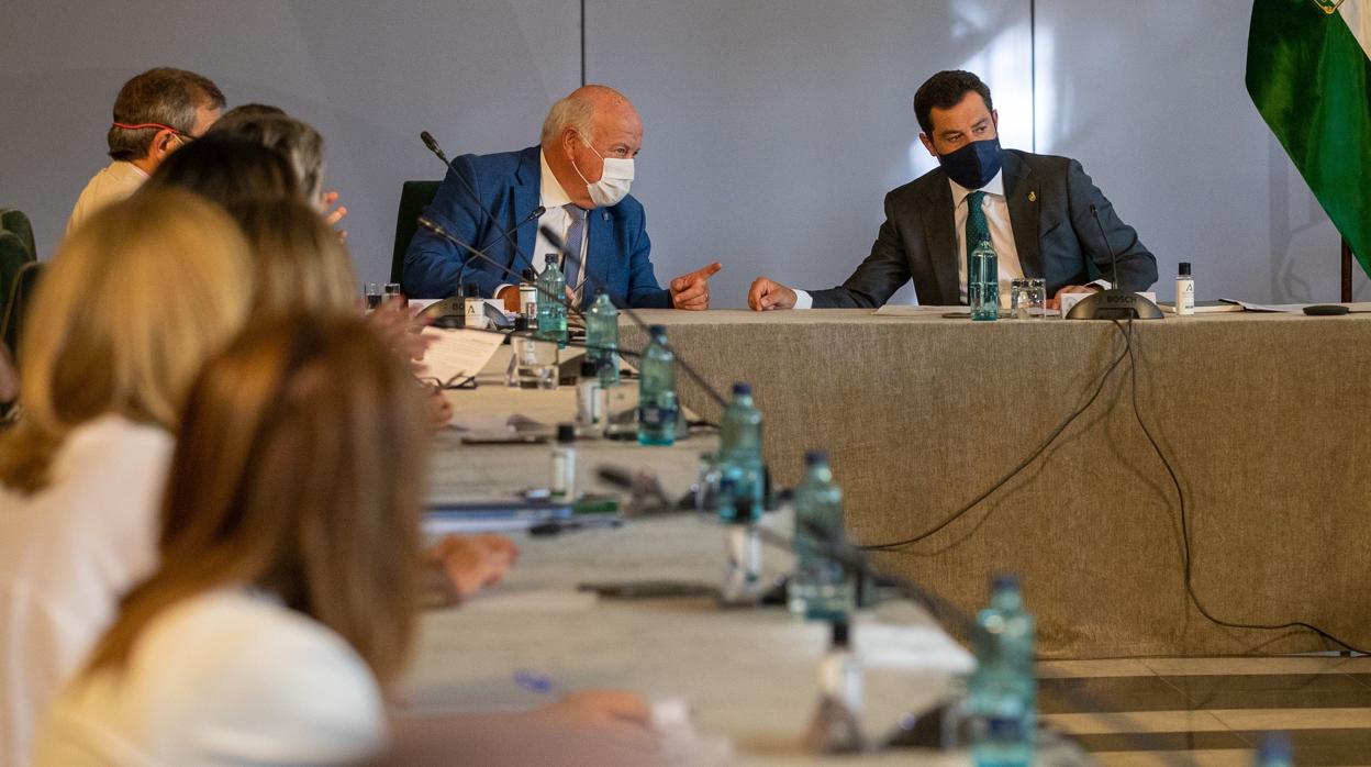 Reunión del comité de expertos que asesora al Gobierno andaluz en el palacio de San Telmo