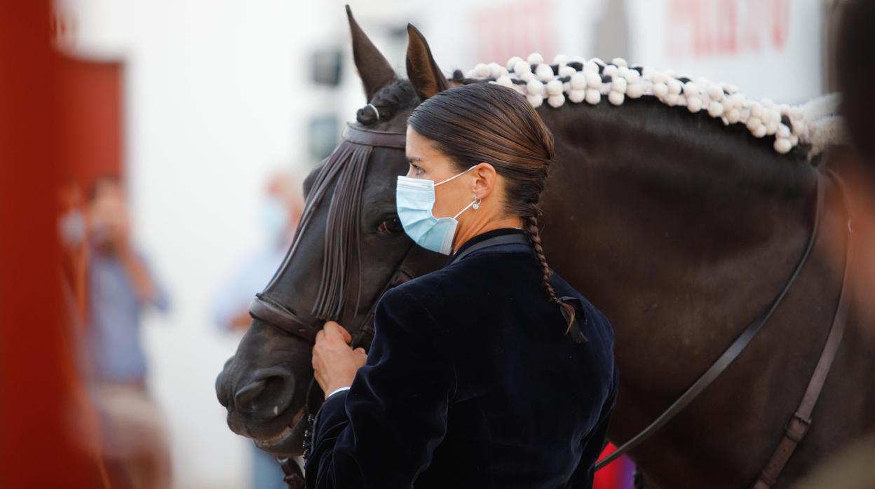 La rejoneadora Lea Vicens, antes de un festejo en Priego de Córdoba