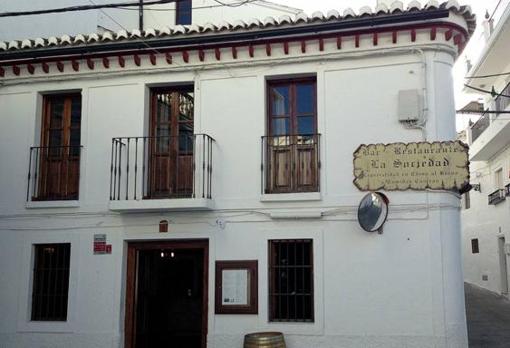 El chivo malagueño es uno de los platos destacados en la gastronomía de Canillas de Aceituno