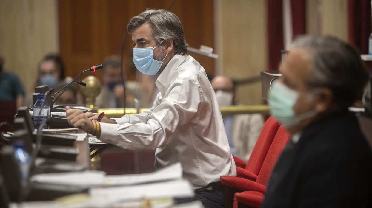 El edil de Presidencia, Miguel Ángel Torrico (PP), interviene en el Pleno