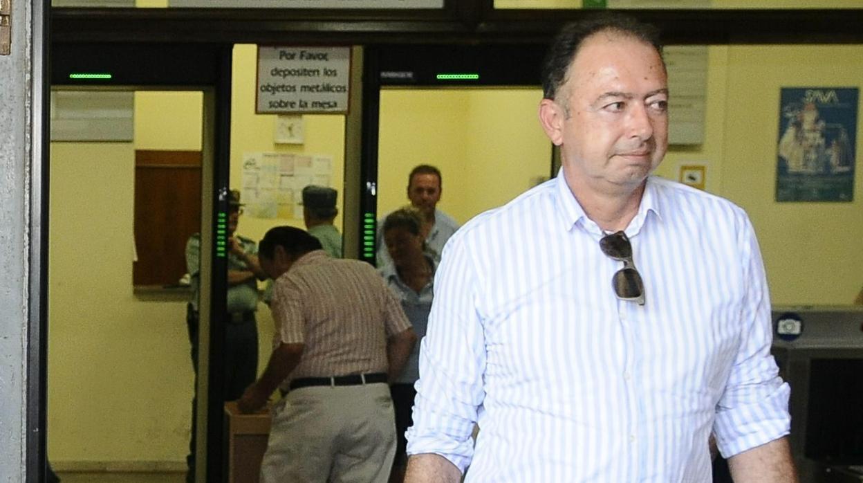 El exdirector general de Trabajo -a la salida del jugado- es uno de los cargos para los que pide el sobreseimiento la letrada de la Junta