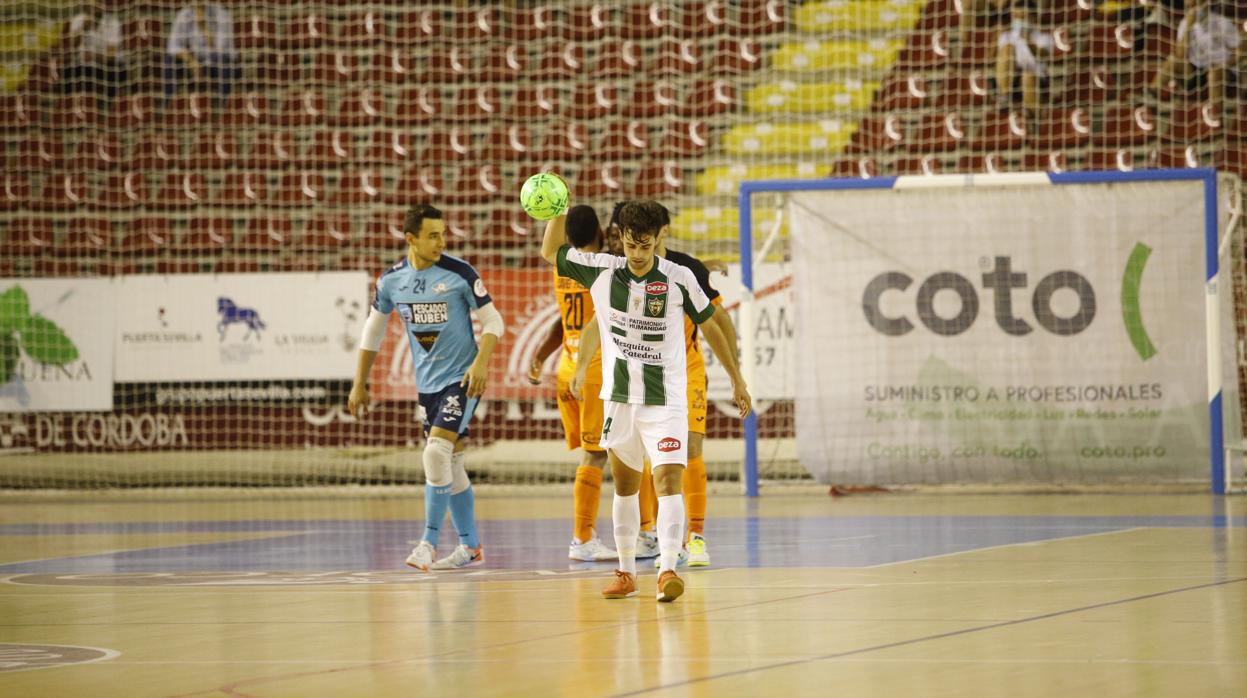 Pablo del Moral se lamenta tras un gol visitante