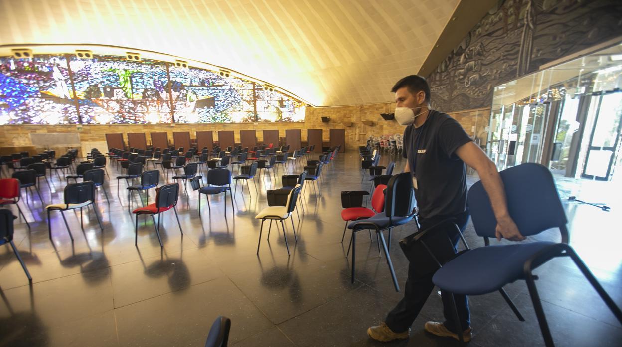 Preparativos del pabellón de Rabanales durante el Covid-19 en una imagen de archivo