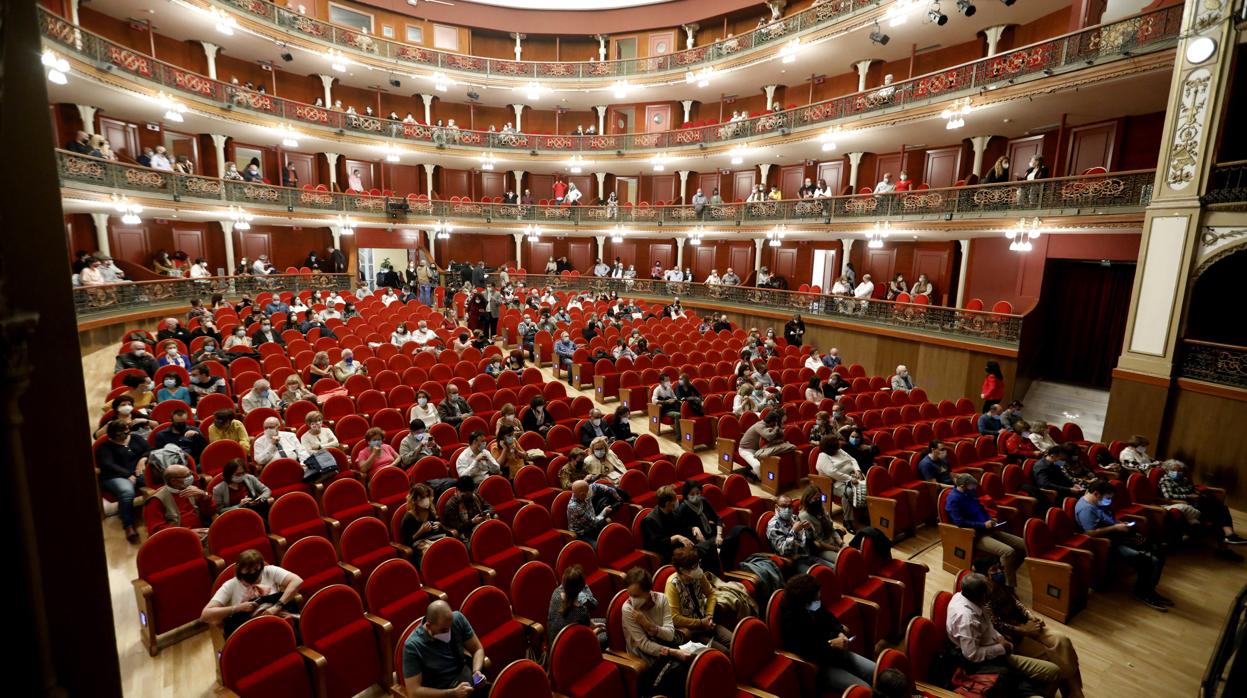 Público en el Gran Teatro de Córdoba en una función de esta temporada, con las restricciones del coronavirus