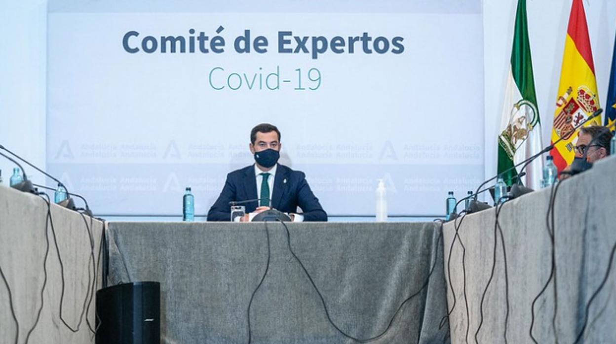 El presidente de la Junta, Juanma Moreno, durante la última reunión del comité de expertos