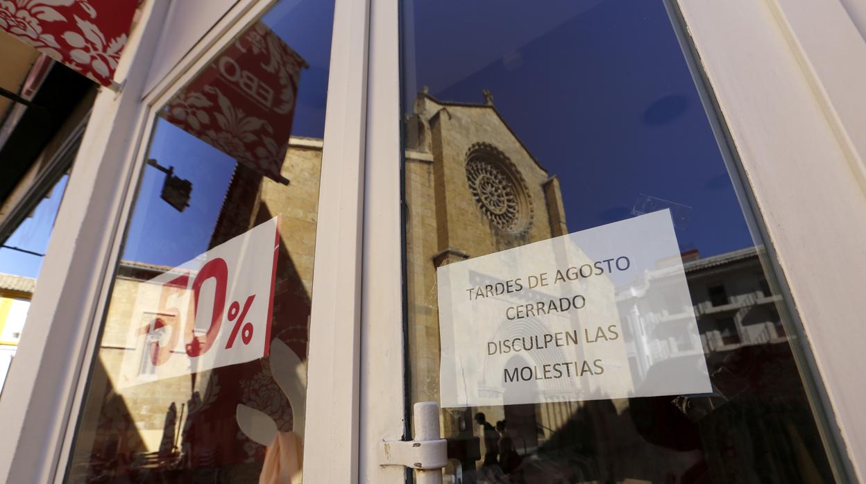 Puertas de un comercio cerrado en Córdoba capital