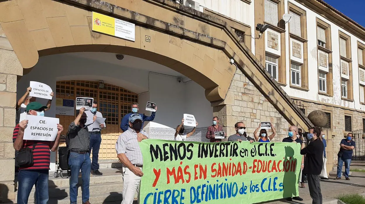 Imagen de una protesta reciente ante el actual CIE de Algeciras