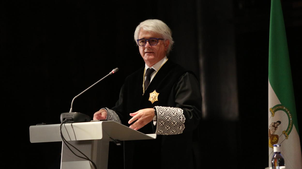 Salvador González en su toma de posesión como decano de los abogados de Málaga