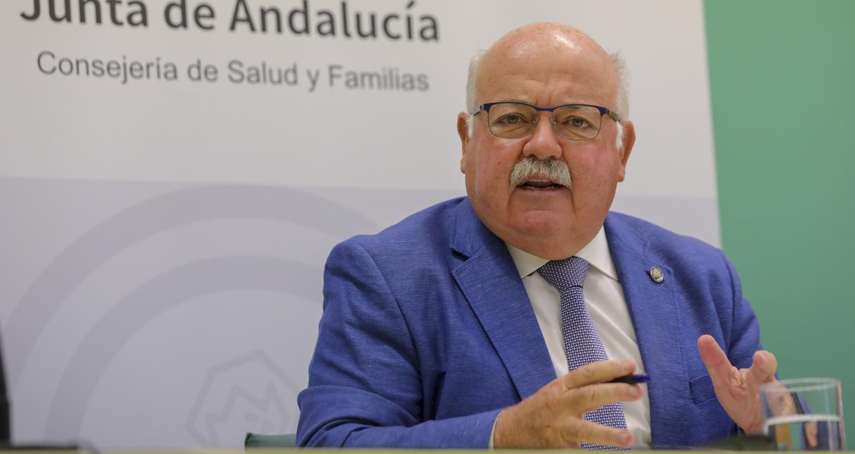 El consejero de Salud, Jesús Aguirre