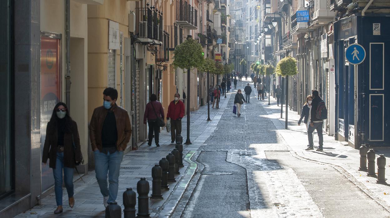 La Junta permite la apertura de comercios y hostelería hasta las 6 de la tarde en Granada
