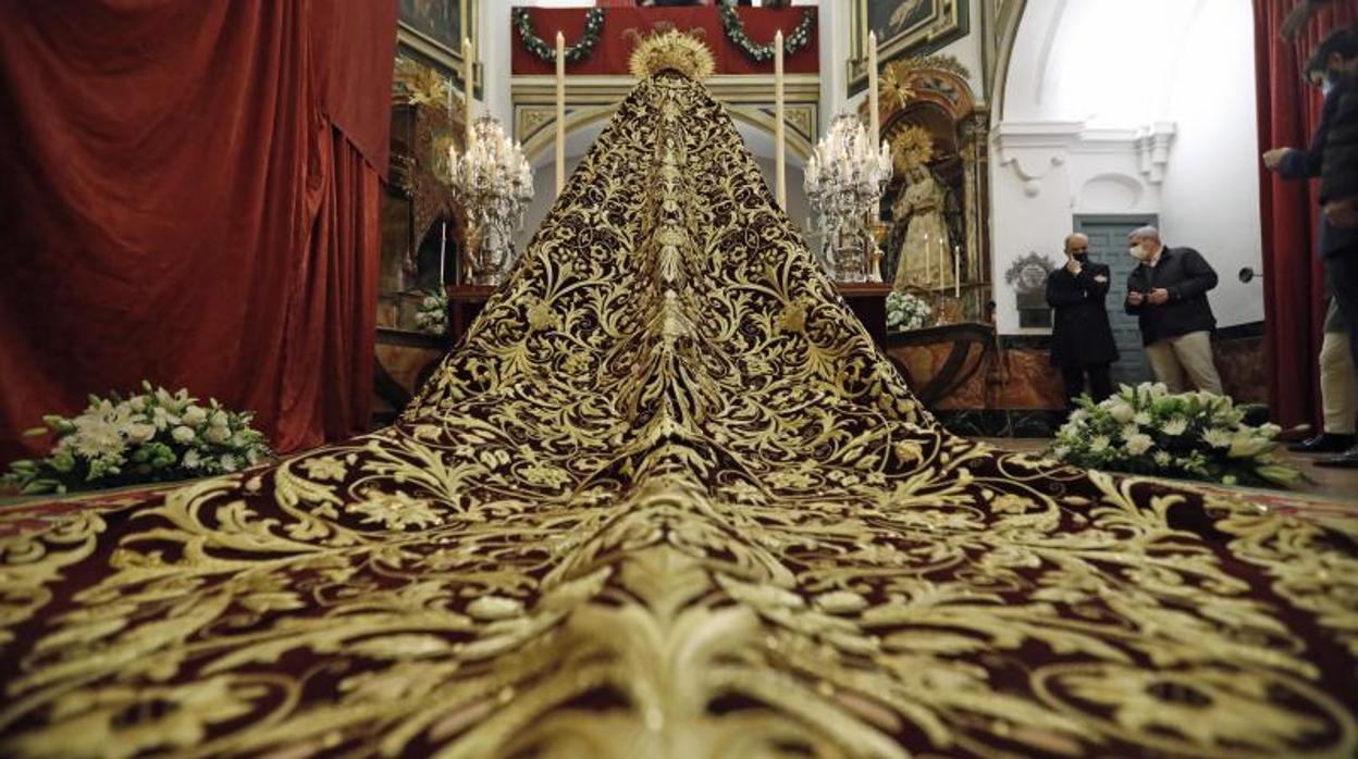 Nuevo manto de Gracia y Amparo