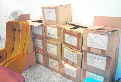 Cajas con documentación y diligencias del sumario en el Juzgado de Peñarroya