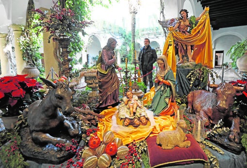 El misterio instalado en el Patio de Recibo del Palacio de Viana, el de mayor tamaño