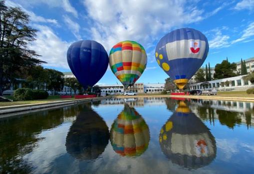 Los tres globos antes de iniciar el vuelo