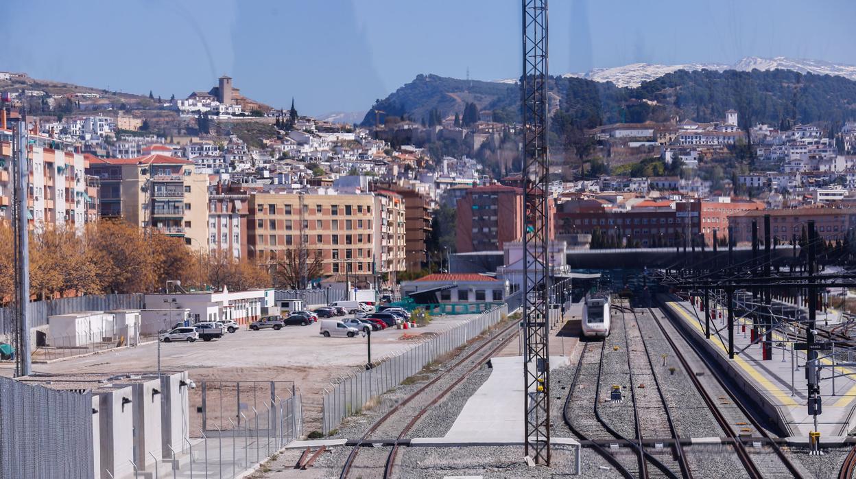 Los constructores quieren mejorar la conexión del puerto de Algeciras, así como unir más rápido Sevilla y Málaga o Andalucía con España. En la imagen, la estación de Granada