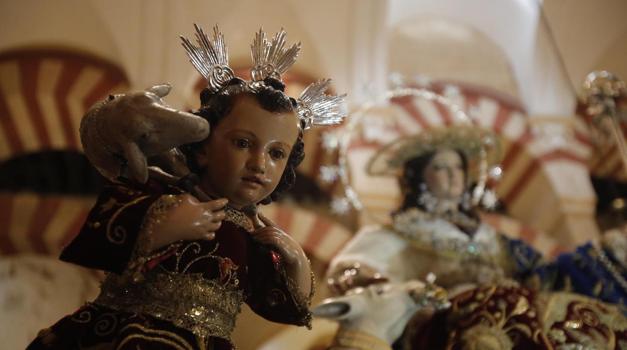 La Divina Pastora de Capuchinos, al fondo, en una exposición en la Catedral