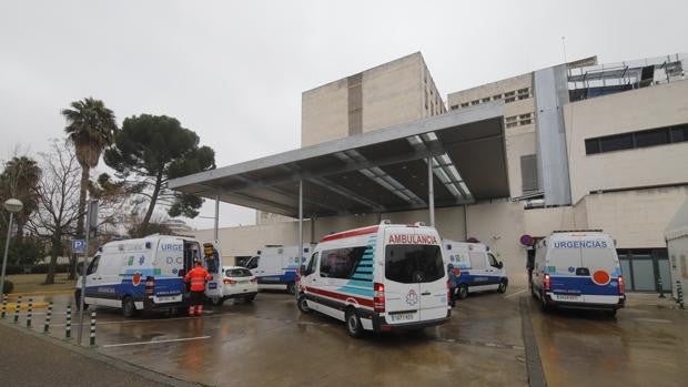 En Urgencias del Reina Sofía de Córdoba: «Hemos llegado a 32 pacientes Covid positivos en un turno»