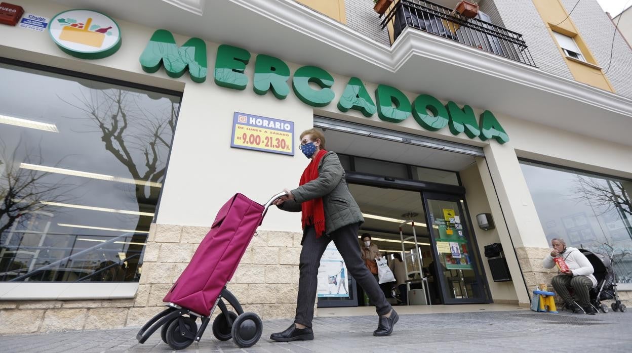 Interior del supermercado de la Ronda de la Manca