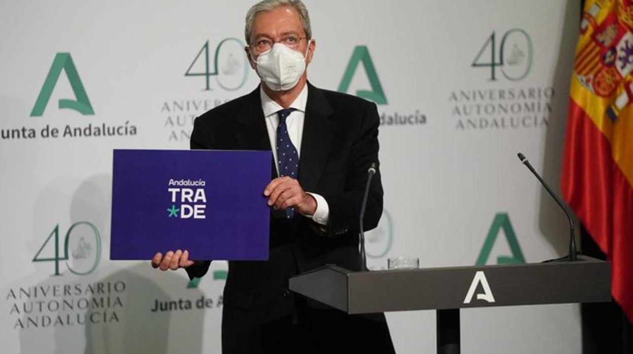 Rogelio Velasco, consejero de Transformación Económica en la rueda de prensa