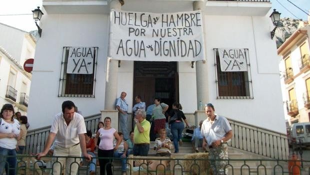 Guerra por el agua entre Adif y un pueblo de Málaga al que el AVE dejó sin acuíferos