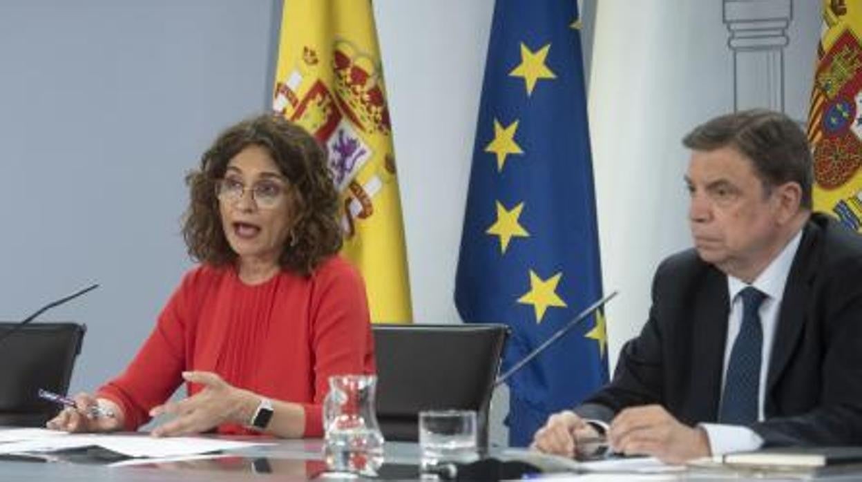 María Jesús Montero y Luis Planas en una rueda de prensa tras el Consejo de Ministro