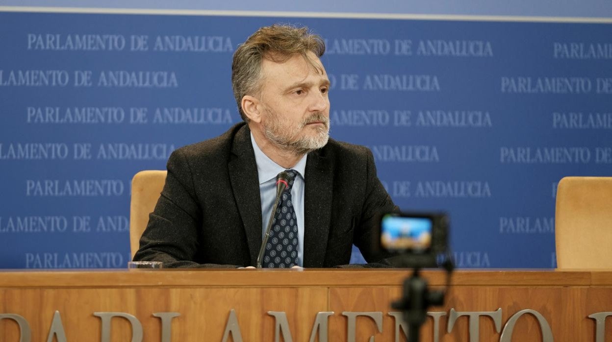 El portavoz del grupo socialista en el Parlamento, José Fiscal, este miércoles