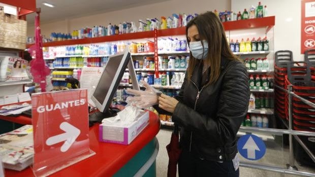 Prohibición alcohol Andalucía | Supermercados de Córdoba alertan de aglomeraciones por las mañanas