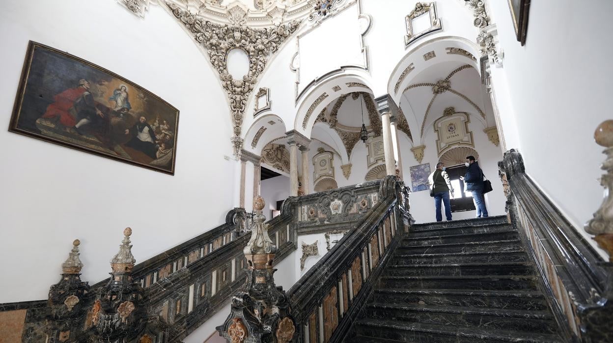 La escalera imperial del centro de la plaza de La Compañía