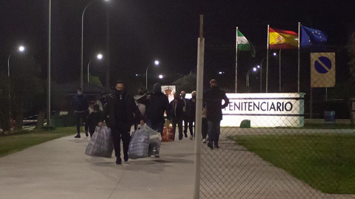 Imagen de la salida de Isco Tejón de la prisión de Botafuegos