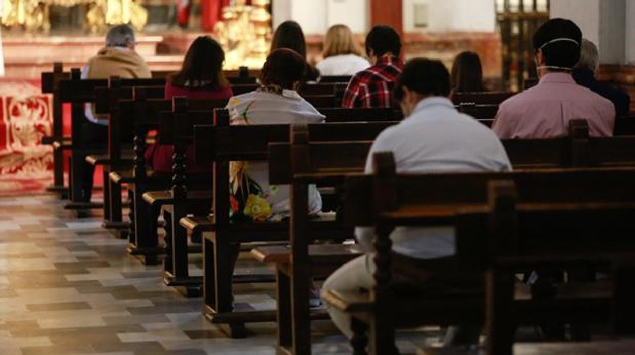 Los aforos en las misas se amplían