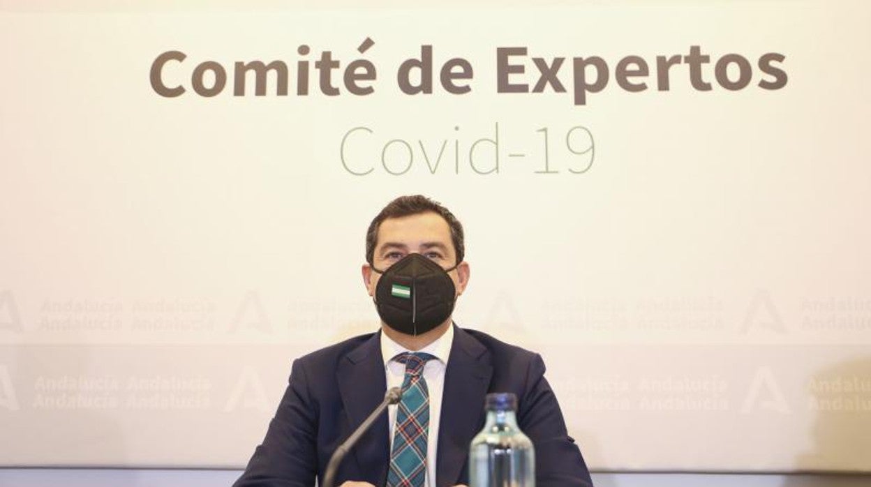 El presidente de la Junta de Andalucía , Juanma Moreno, en la última reunión del comité de expertos